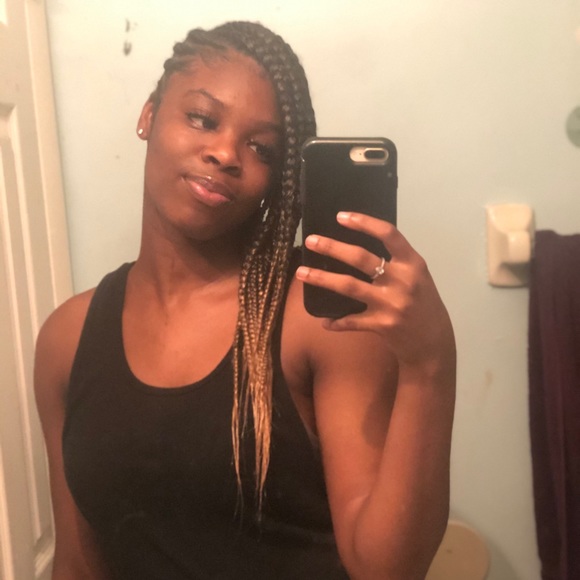 Meet your Posher, Ariel - Picture 1 of 1